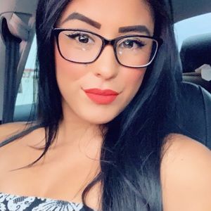 Meet your Posher, Desiree